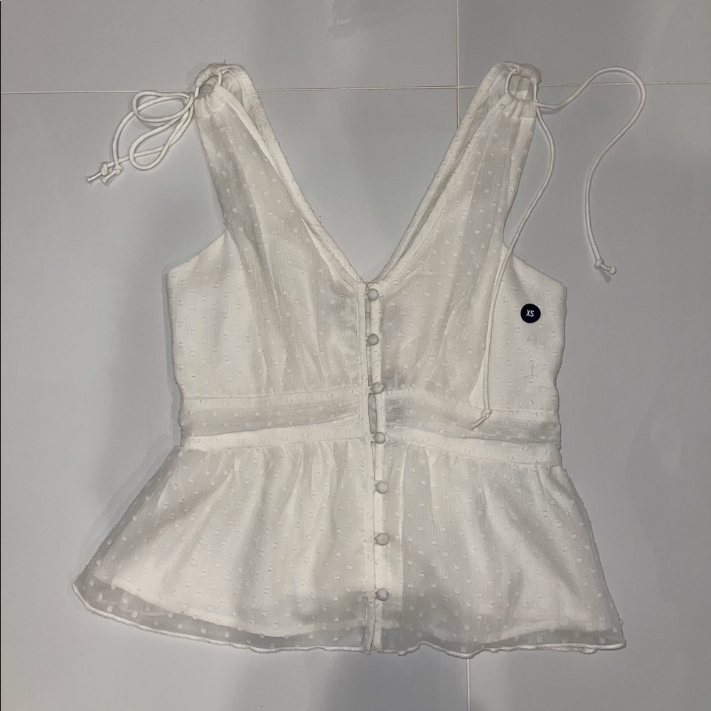 Adorable White Abercrombie Top - Picture 1 of 3